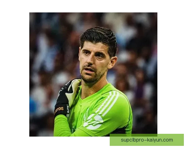 库尔图瓦荣膺西甲赛季最佳门将，状态持续提升引关注